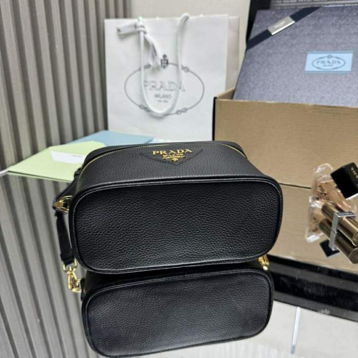 Picture of Prada Handbags _SKUfw220856633fw